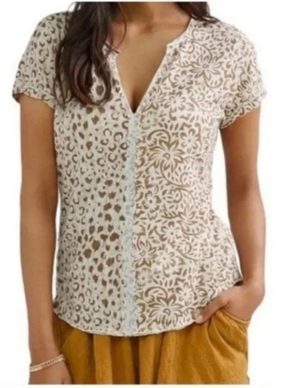 ANTHROPOLOGIE PILCRO FLORAL  ANIMAL PRINT TEE SIZE MEDIUM